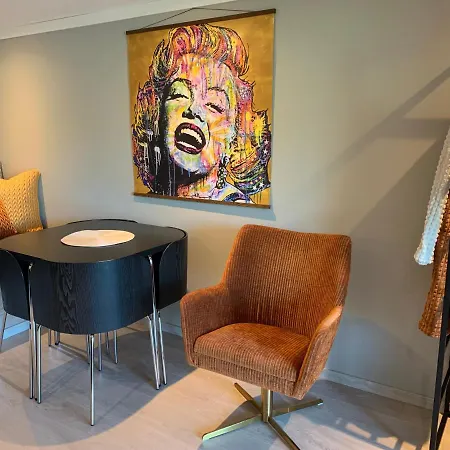 Studioapartment * أولدن